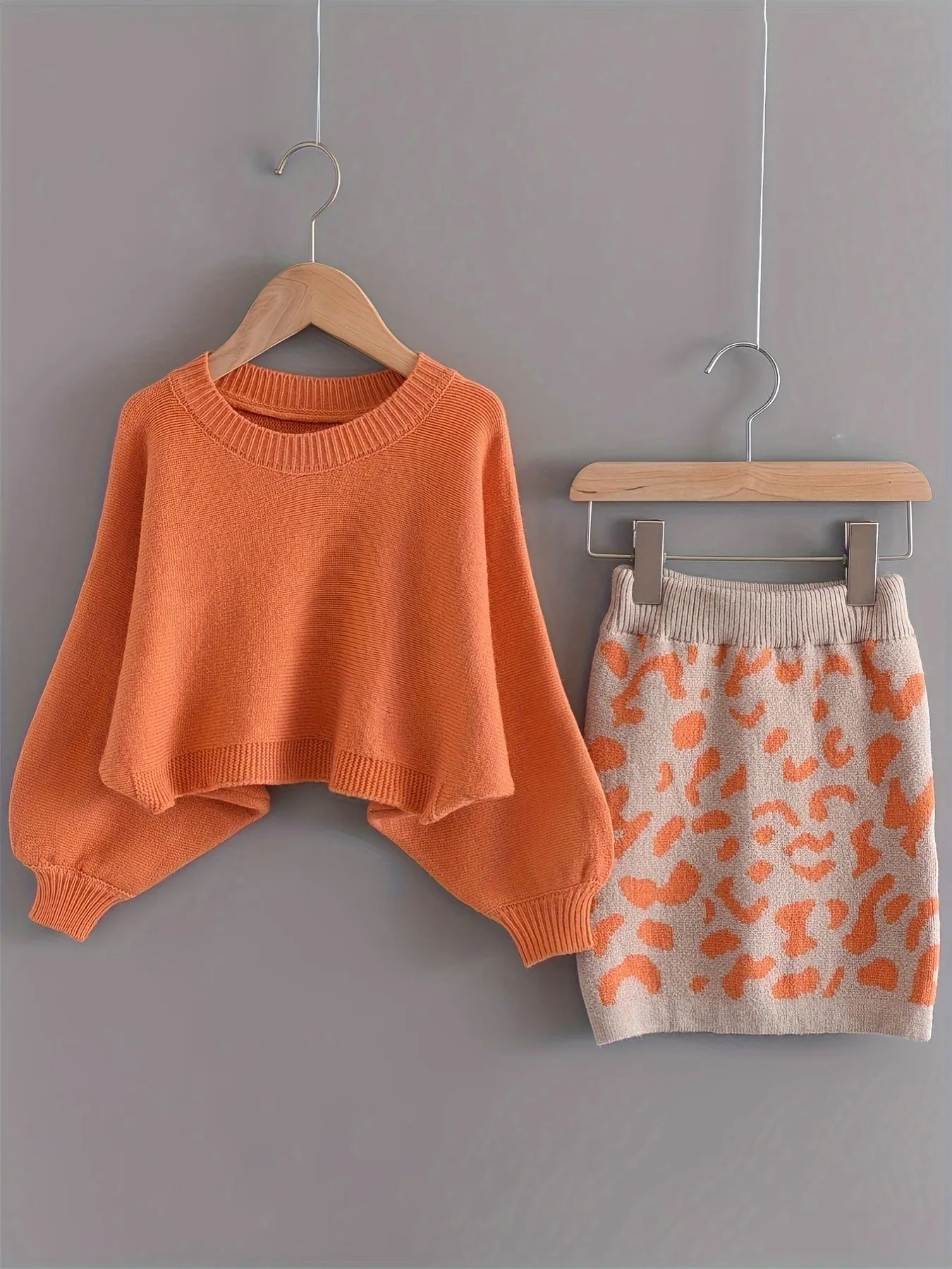 2pcs Girls Casual Thermal Knit Sweater & Leopard Print Knit Skirt Set For Winter Party, Orange