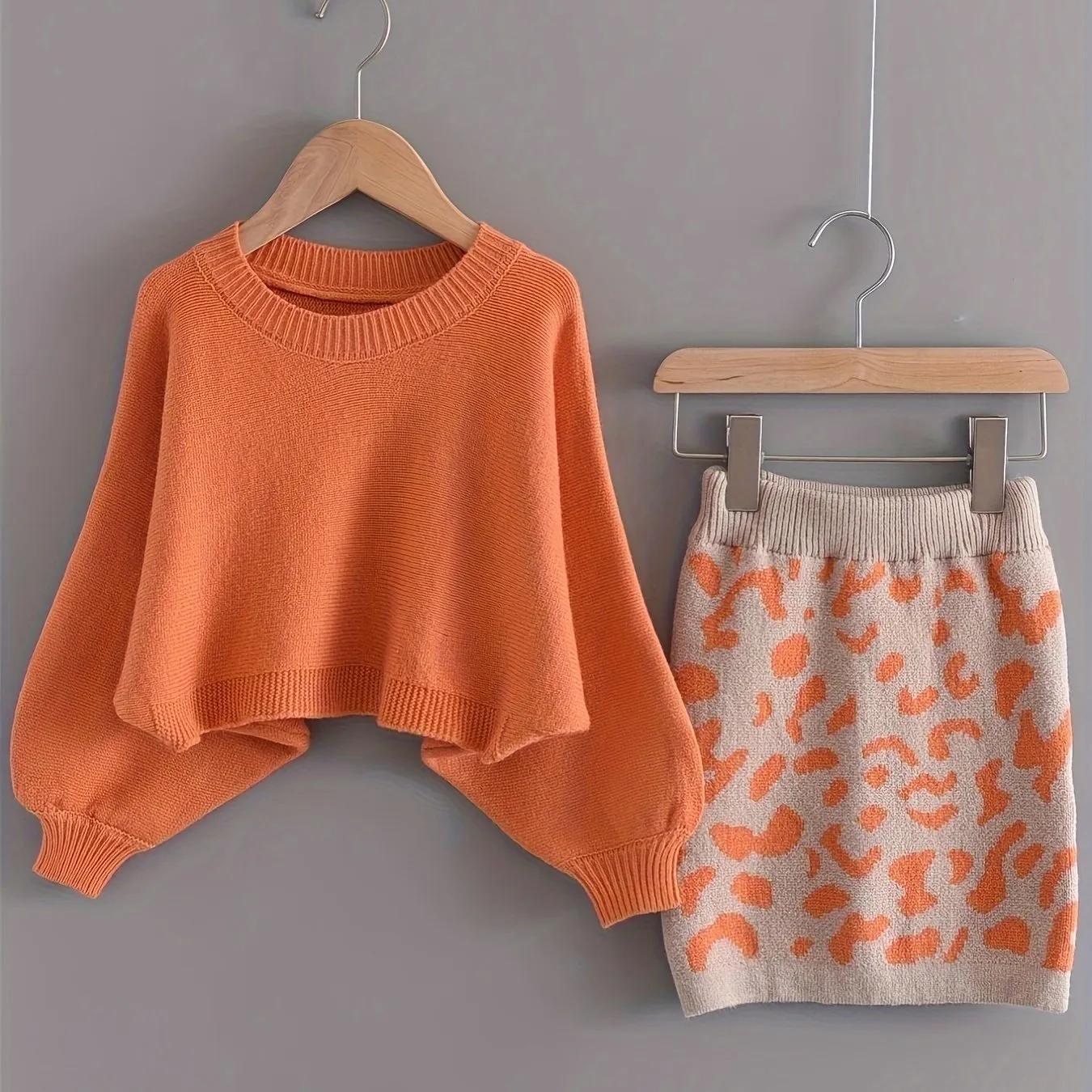 2pcs Girls Casual Thermal Knit Sweater & Leopard Print Knit Skirt Set For Winter Party, Orange