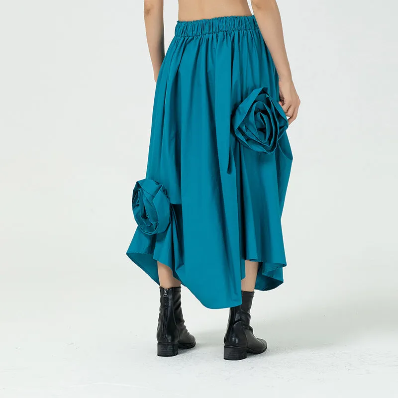 The three-dimensional flower bud skirt shows a thin floral decorative skirt, and the design is irregular skirt